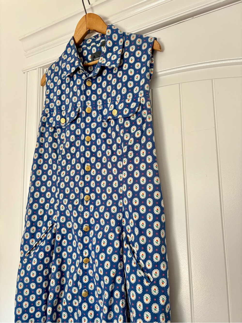 LIZWEAR Sleeveless Blue Floral Midi Dress